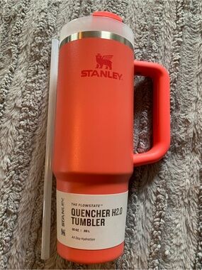 Stanley The Quencher H2.0 Flowstate™ Tumbler | 30 OZ. In Hot Coral NWT